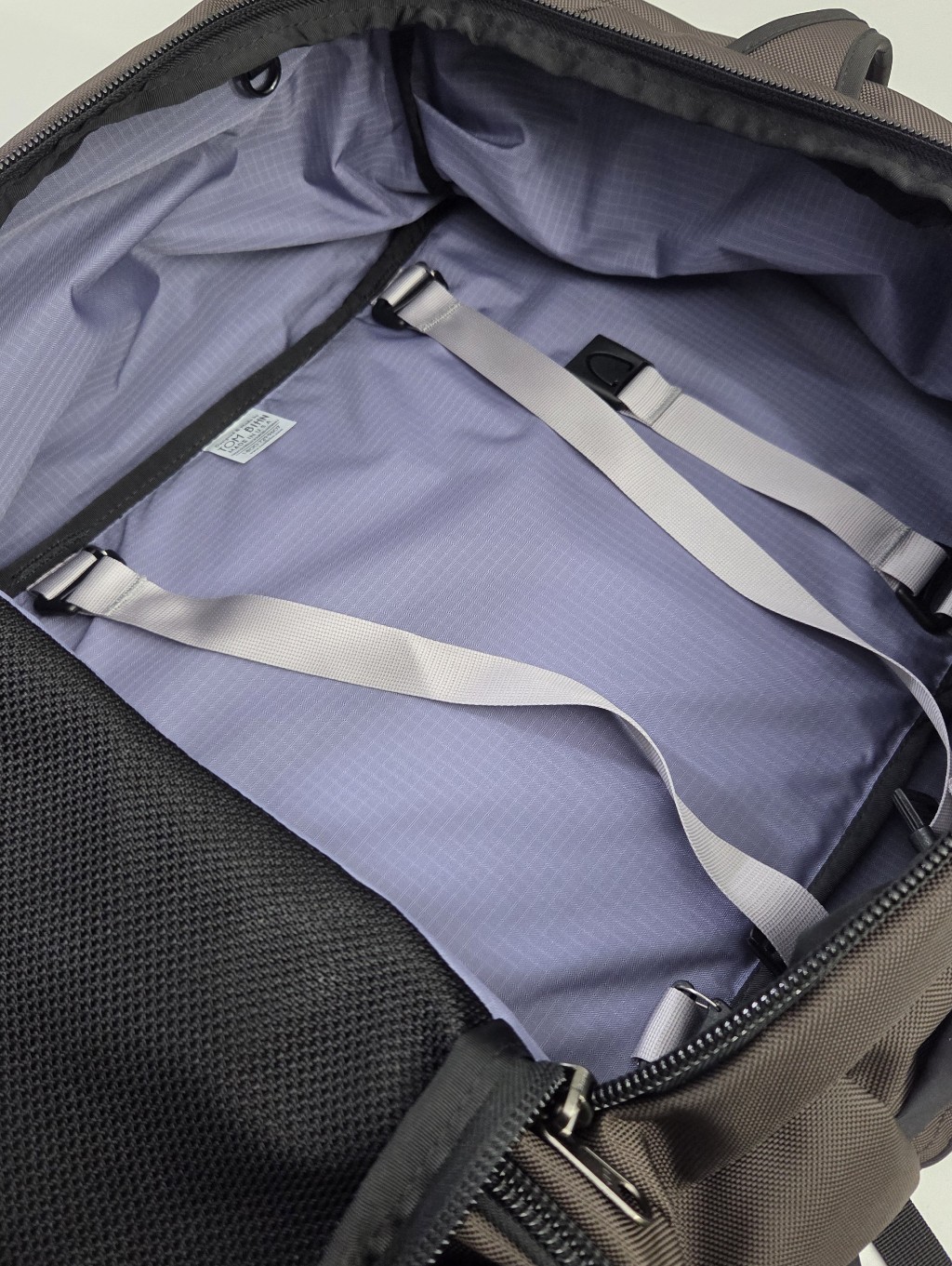 Excellent Tom Bihn Techonaut 45 Backpack Travel Bag — image 5 of 8